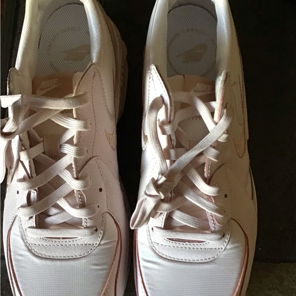 Nike Air max.Size 11 1/2 woman and 10 Men. - Picture 2 of 7